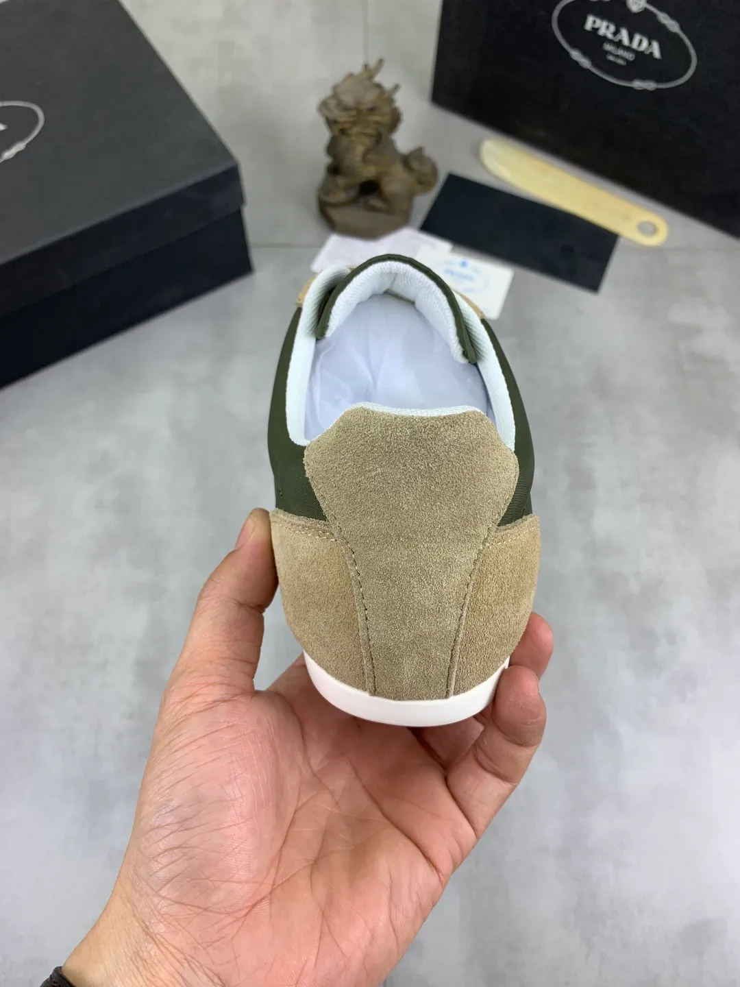 Men's Men's Shoes💰P440💰[New Style] The latest classic model of high-quality PRADA breathable and comfortable men's shoes has been launched on the official website in 1:1 reproduction, synchronized in Hong Kong counters and on the same catwalk; all made of calfskin with breathable mesh fabric ➕Imported soft and comfortable sheep Leather lining, 🍡🍡original 1:1 rubber outsole, non-slip and wear-resistant; comfortable to wear, attractive style, fine workmanship, and simple and neat shoe last, showing a man's courage and toughness, 👍size 38 to 44; 4️⃣colors🉑️ to choose from